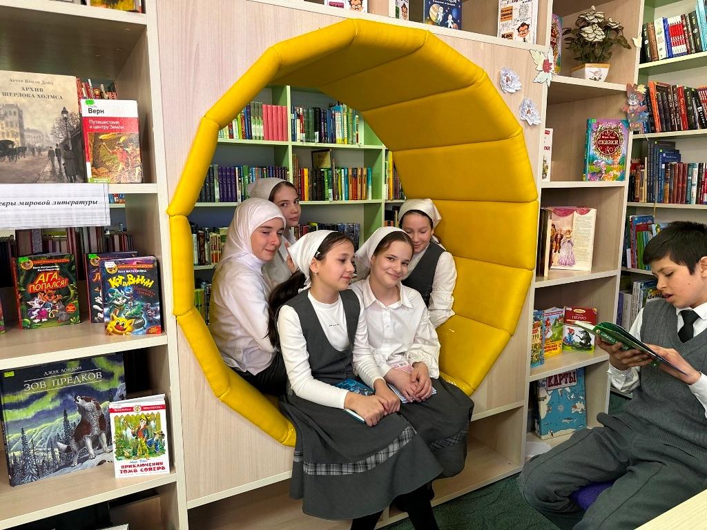 Книжная выставка «Сказочный мир Александра Волкова»