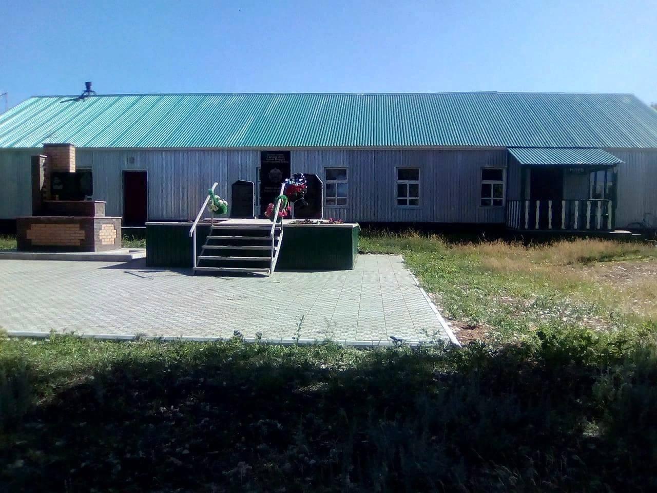 Верхнеильясовский сельский клуб