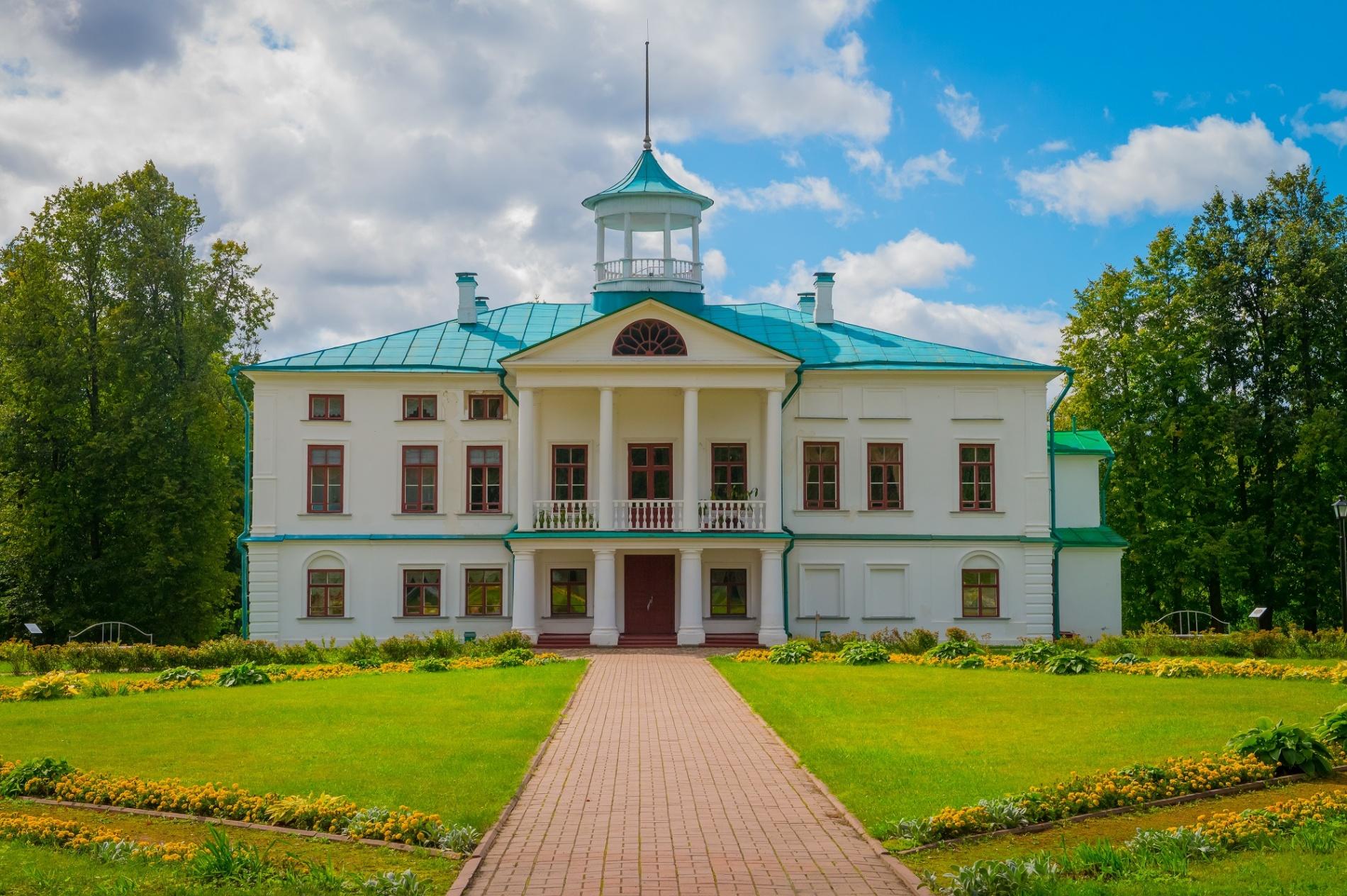 Экспозиция Большого дома усадьбы «Карабиха»