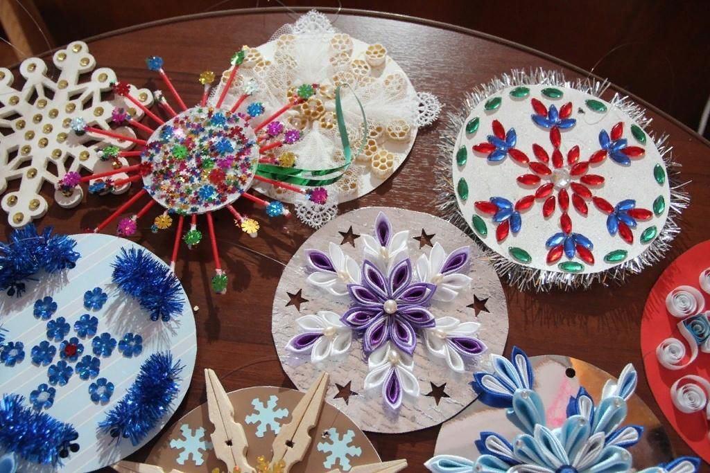 Новогодняя фантазия. Конкурс снежинок,рисунков,поделок ко дню Новогоднего праздника.
