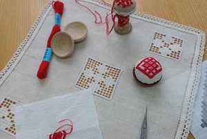 Мастер-класс «Игольница в технике вышивки набором»