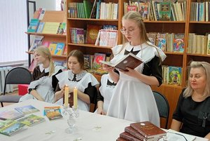 Литературно-музыкальная гостиная «И тихо песнь есенинская льется…»