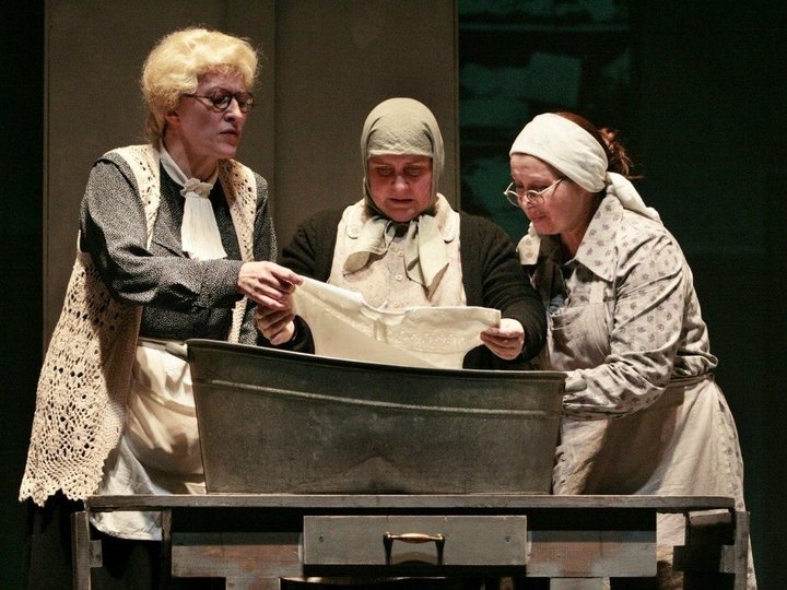 Спектакль время женщин сколько идет. Время женщин спектакль Магнитогорск.