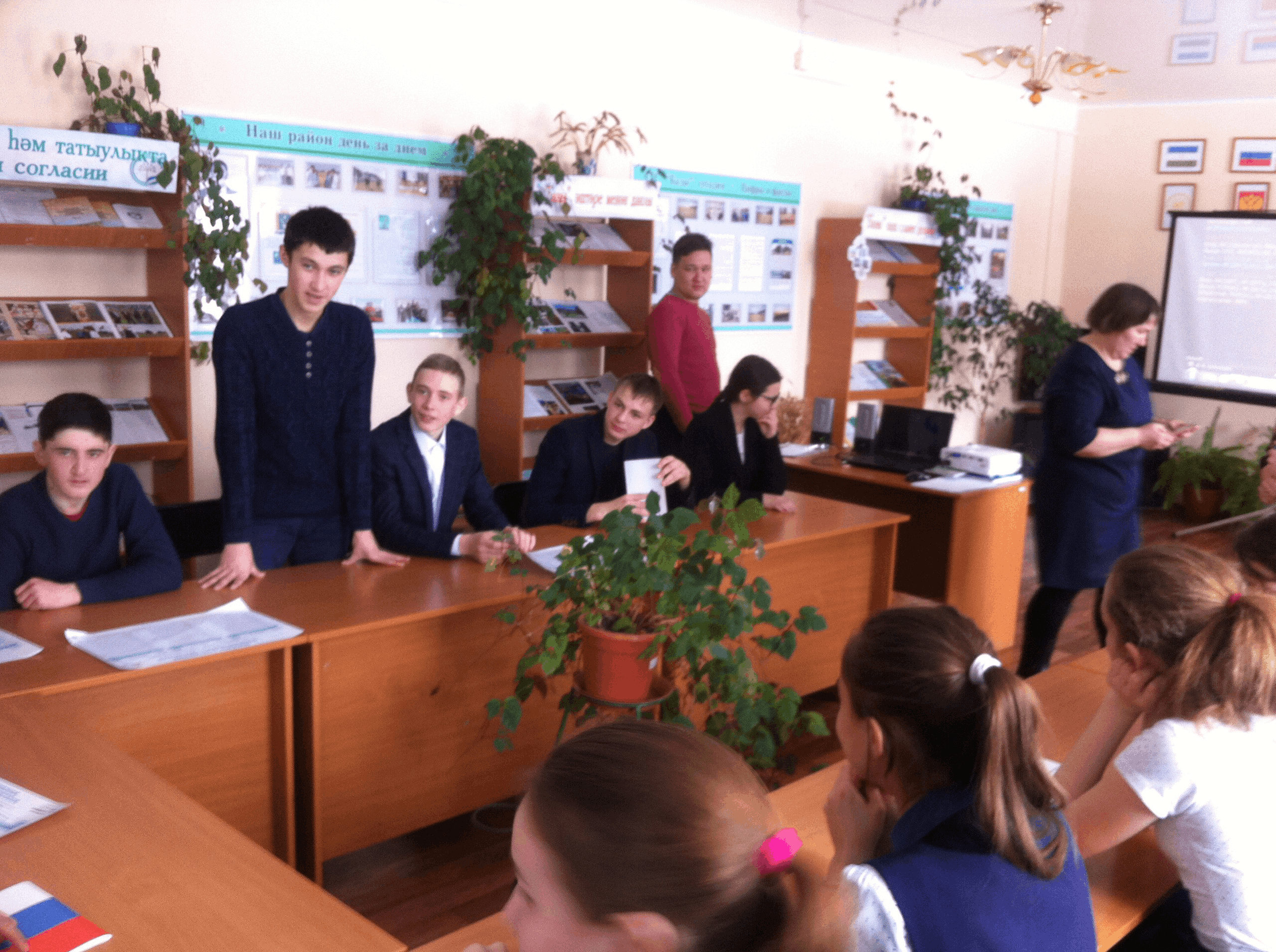 Информационный час «Конституция – основной закон государства»