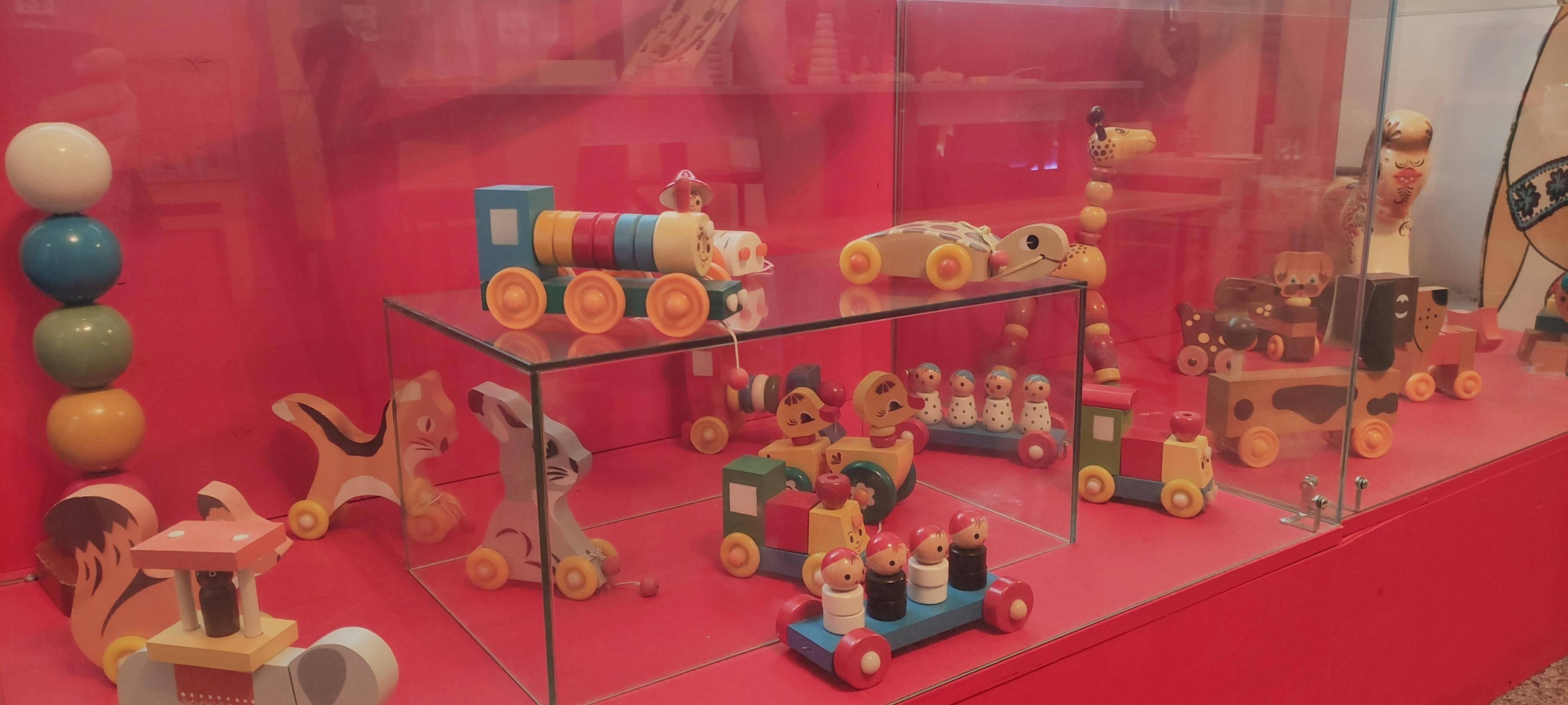 Экспозиция «Игрушки из стружки»