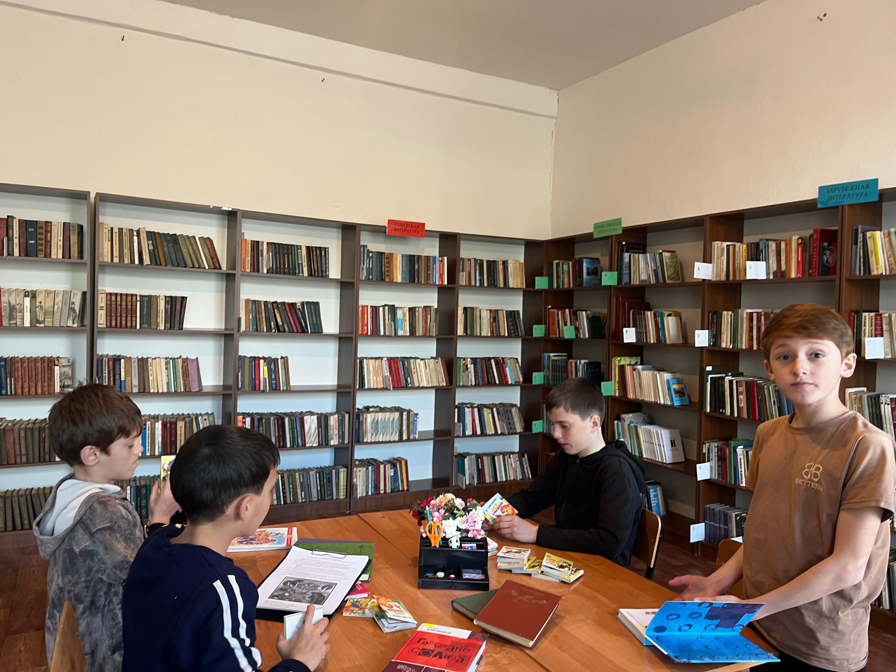 Информационный час «Стоп, манипуляция: проверь себя»