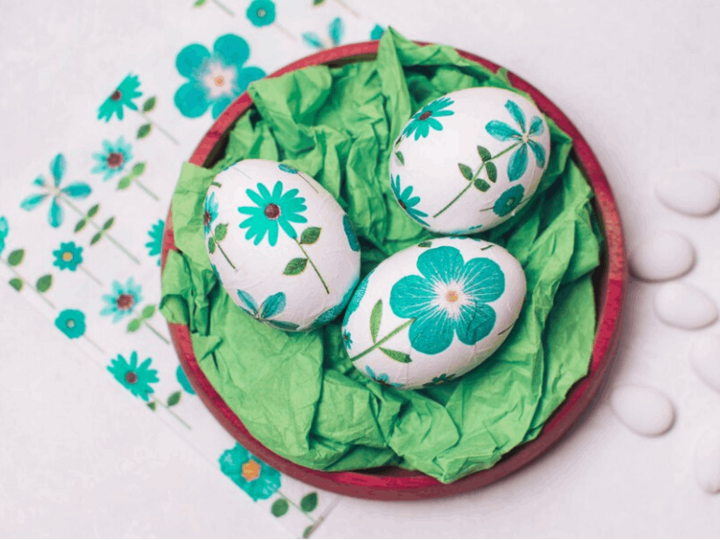 <small>Автор: freepik.</small> <small>Источник: Ссылка на источник https://ru.freepik.com/free-photo/easter-eggs-with-flower-ornament-placed-on-tray_3957132.htm#query=декупаж&position=40&from_view=search&track=sph.</small>