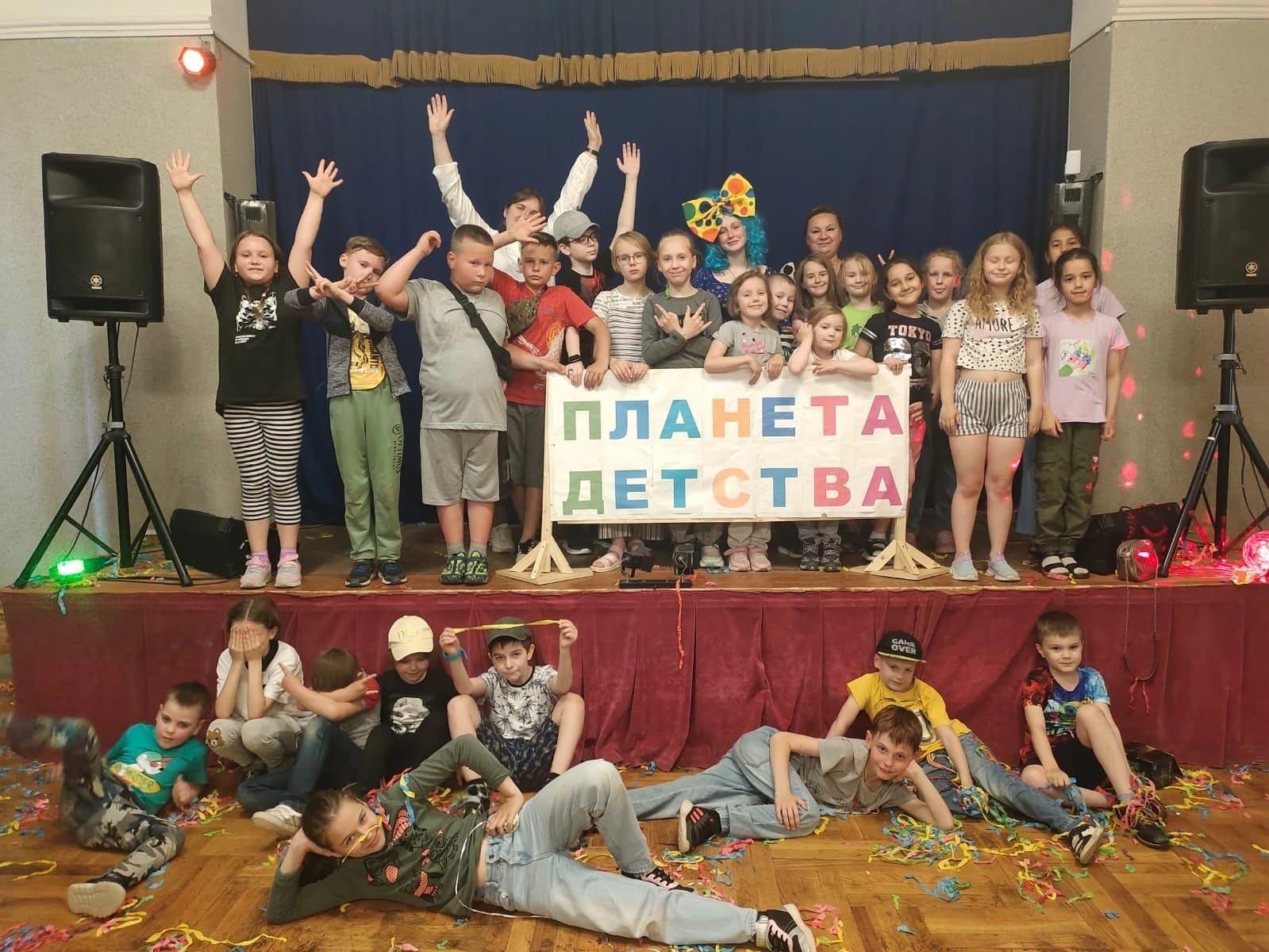 Праздничная программа «Лето, солнце, дружба – вот что детям нужно»
