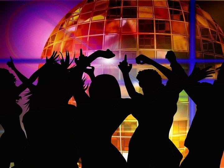 Танцевально–развлекательная программа для молодежи «Танцуй, пока молодой!»