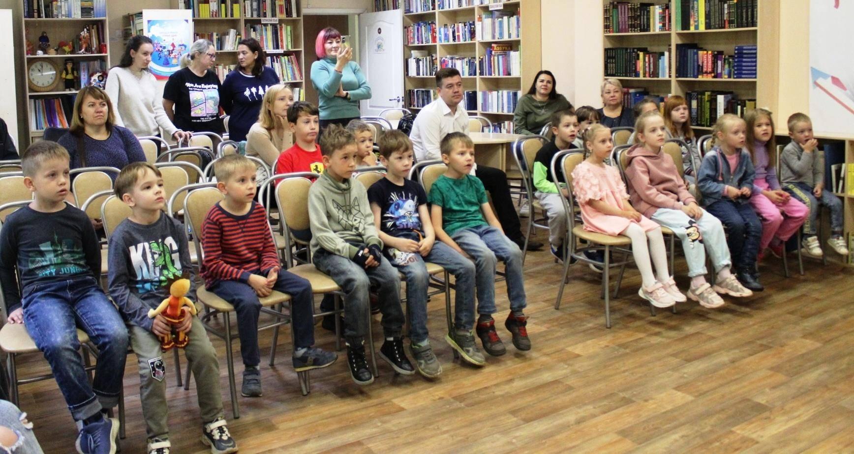 Познавательно-игровая программа «Три цвета праздника»