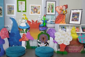 Программа «Безумное чаепитие в библиотеке: путешествие в Страну чудес»