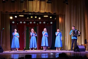 Концерт с народным вокальным ансамблем «Ошла сем»