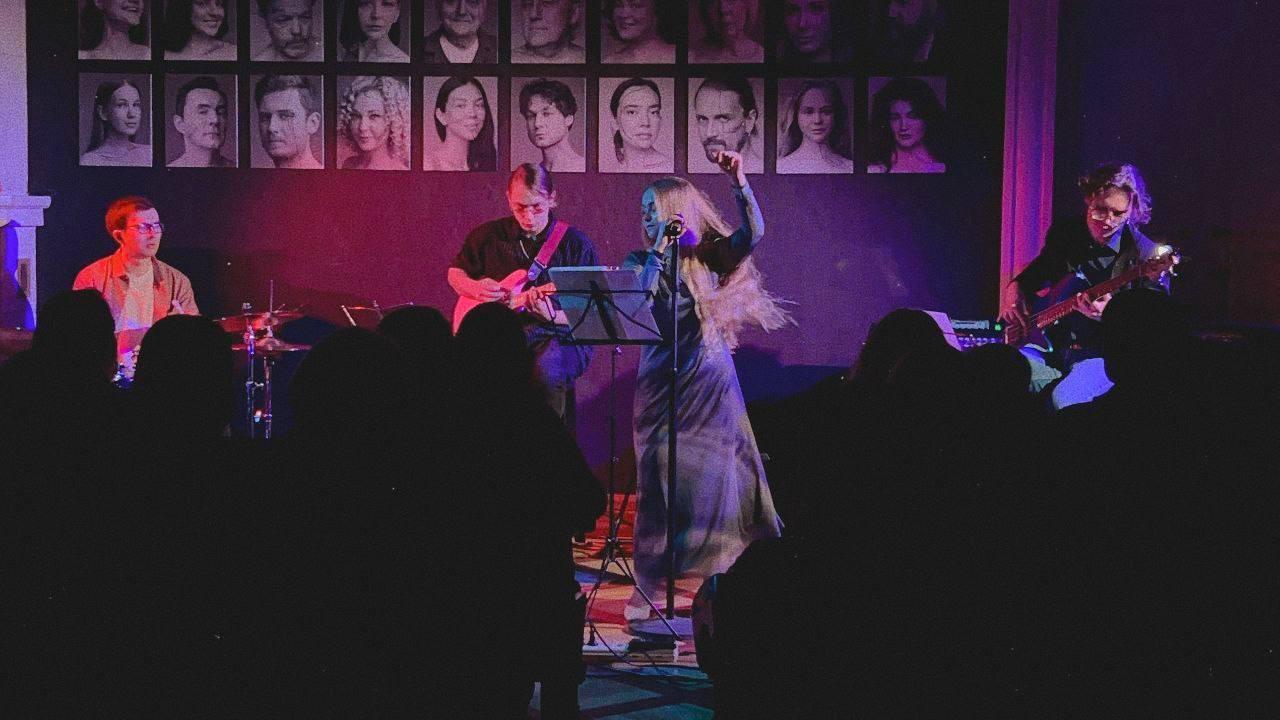 Арт-программа «Анастасия Хуртай и группа «Перпл мурзик»