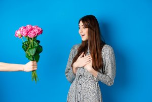 Музыкально-литературный вечер «Дарите девушкам цветы!»