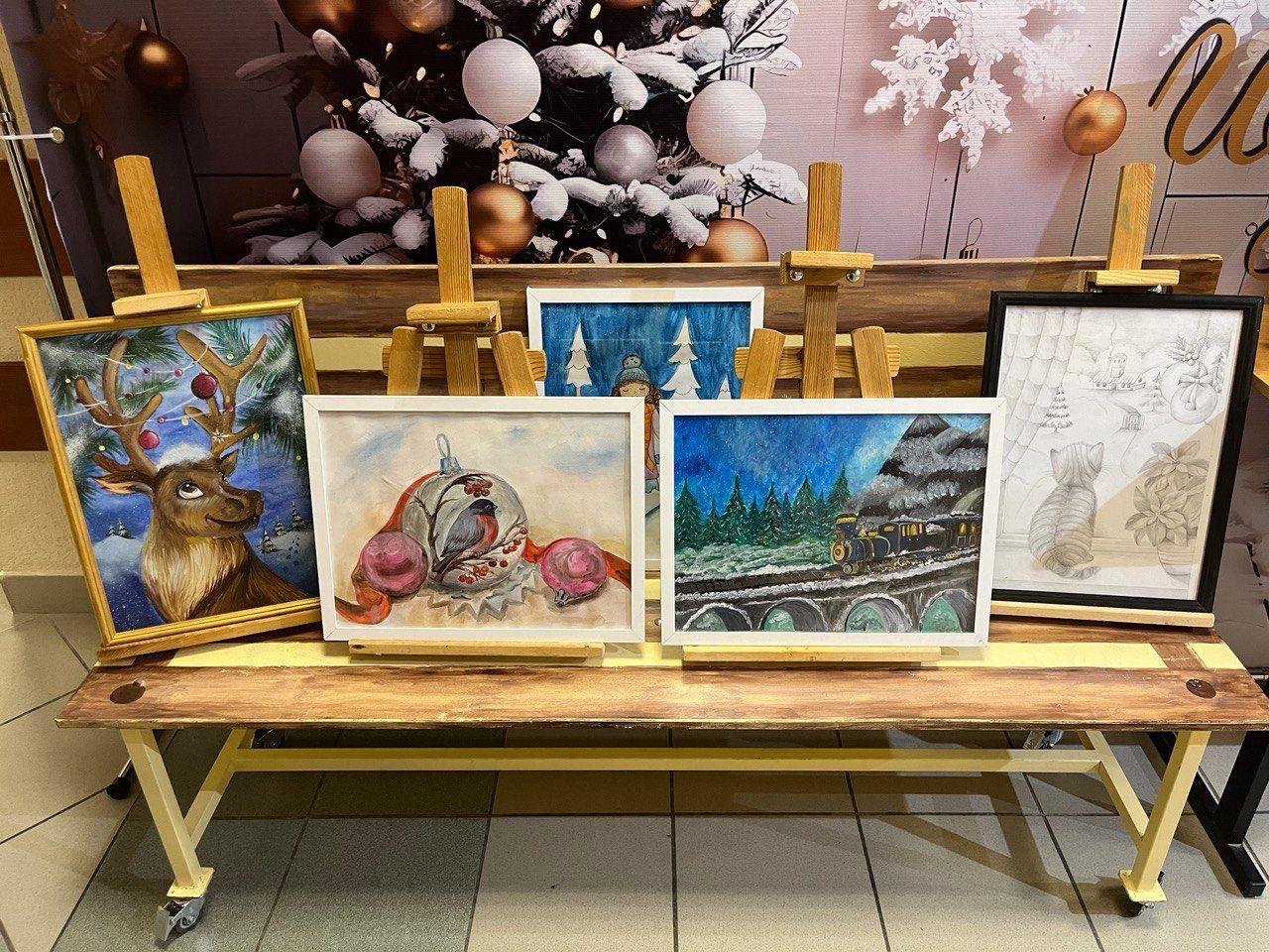 Новогодняя выставка учащихся на тему: «Льдинки счастья. Новый год в каждом мгновении».