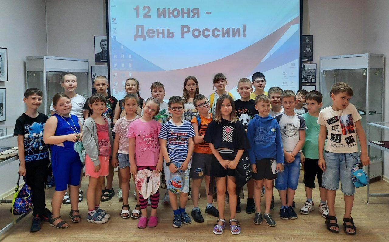 Ко Дню России — тематический познавательный час в музее Амет-Хана Султана