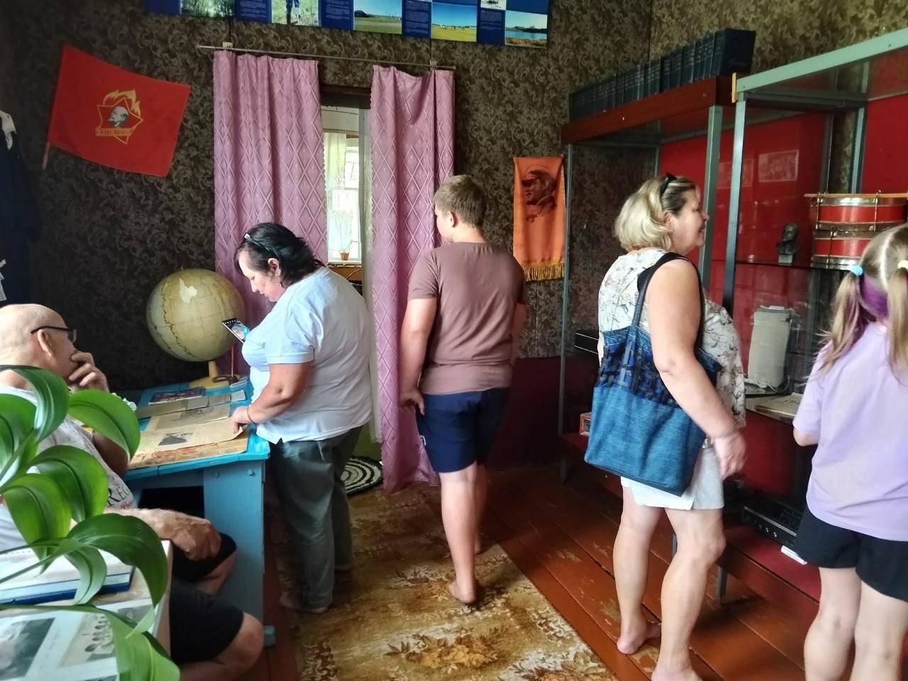 Выставка «Мир советской школы»