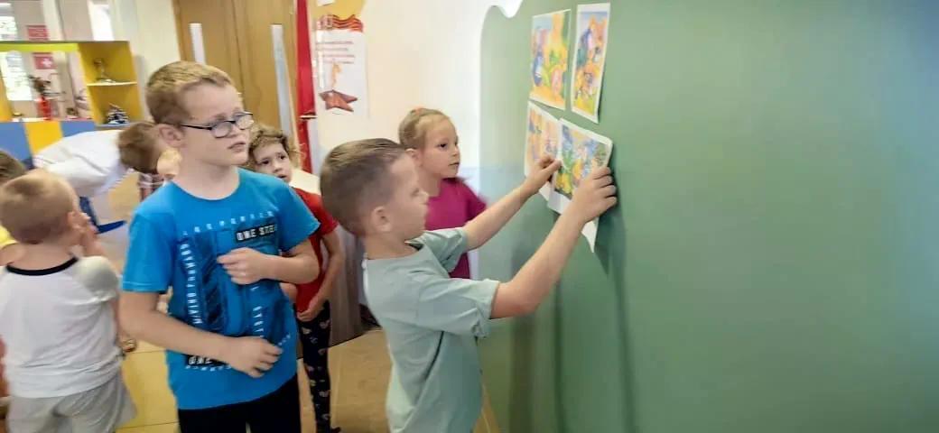 Выставка рисунков «Семья- душа России»