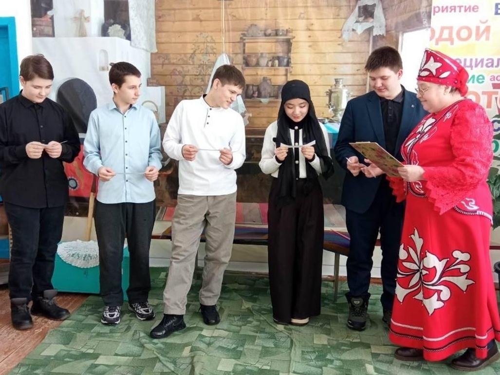 Литературно–развлекательная программа «Сто народов – одна страна»