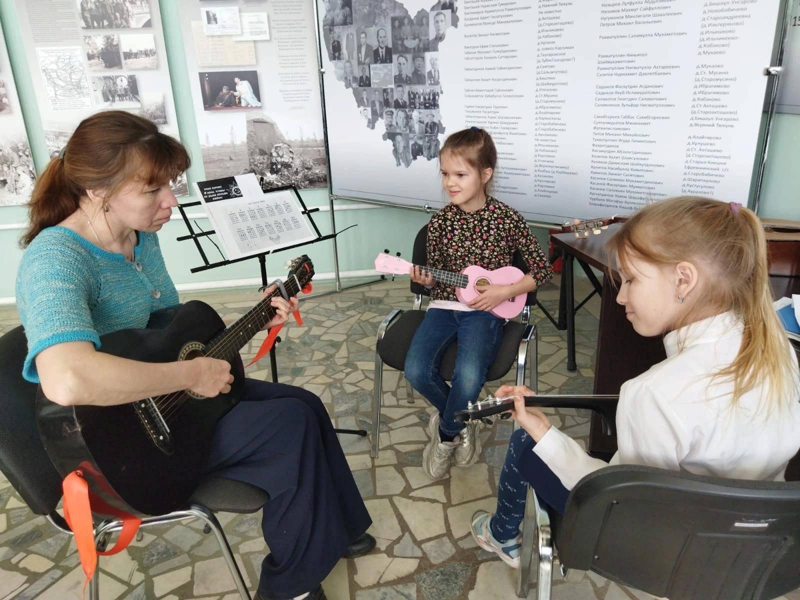 Мастер-класс «Под звуки струн»