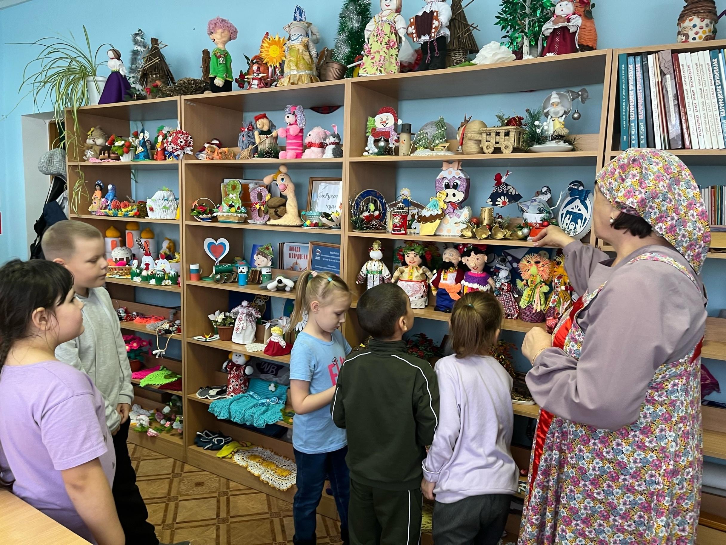 Выставка «Рукам – работа, душе – праздник»