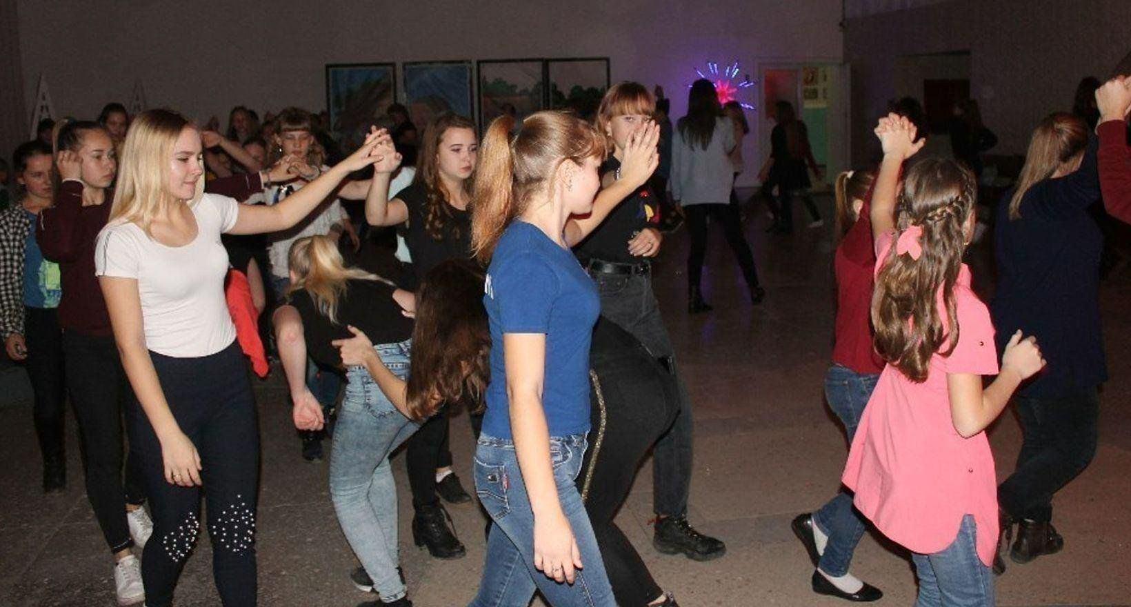 Танцевальный вечер для молодежи «Потанцуй со мной!»