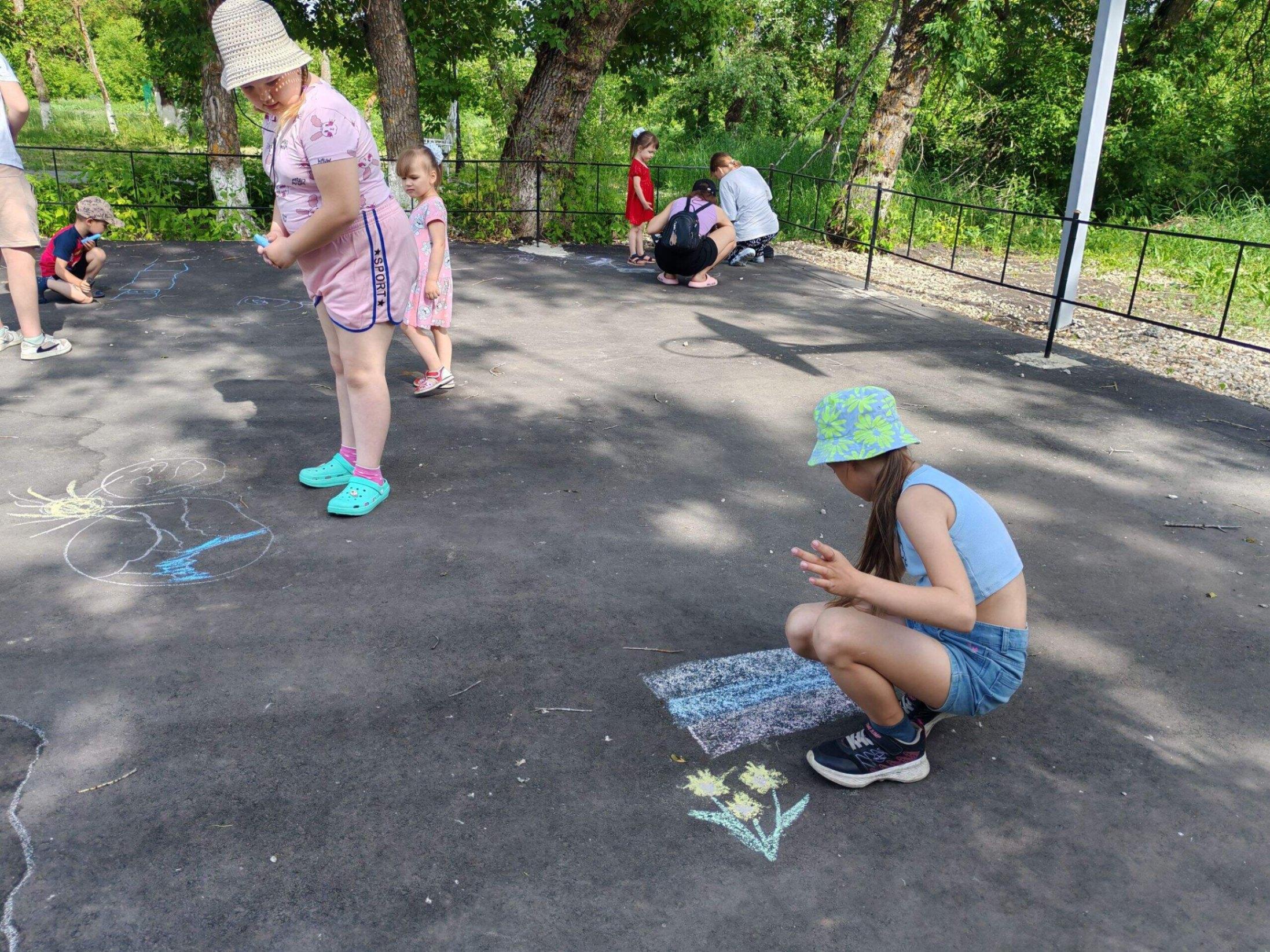 Конкурс «Рисуем мелом на асфальте».