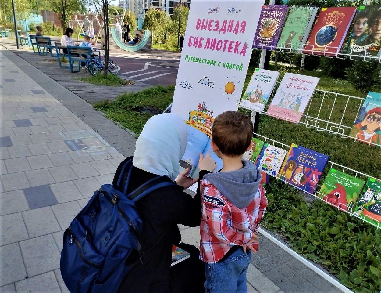 Книжная выставка «Вечные мелодии Рустема Яхина»