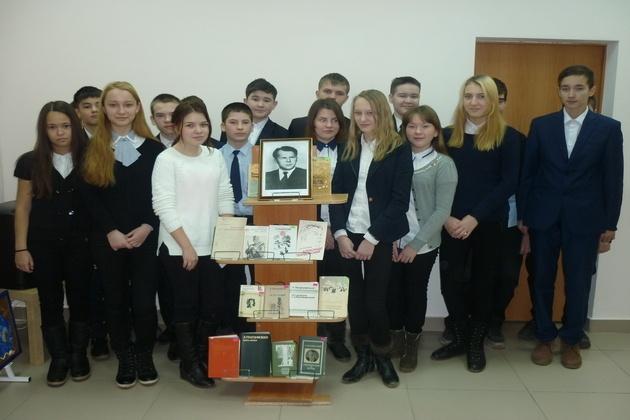 Час поэтического настроения «Нет героев от рожденья, они рождаются в боях»