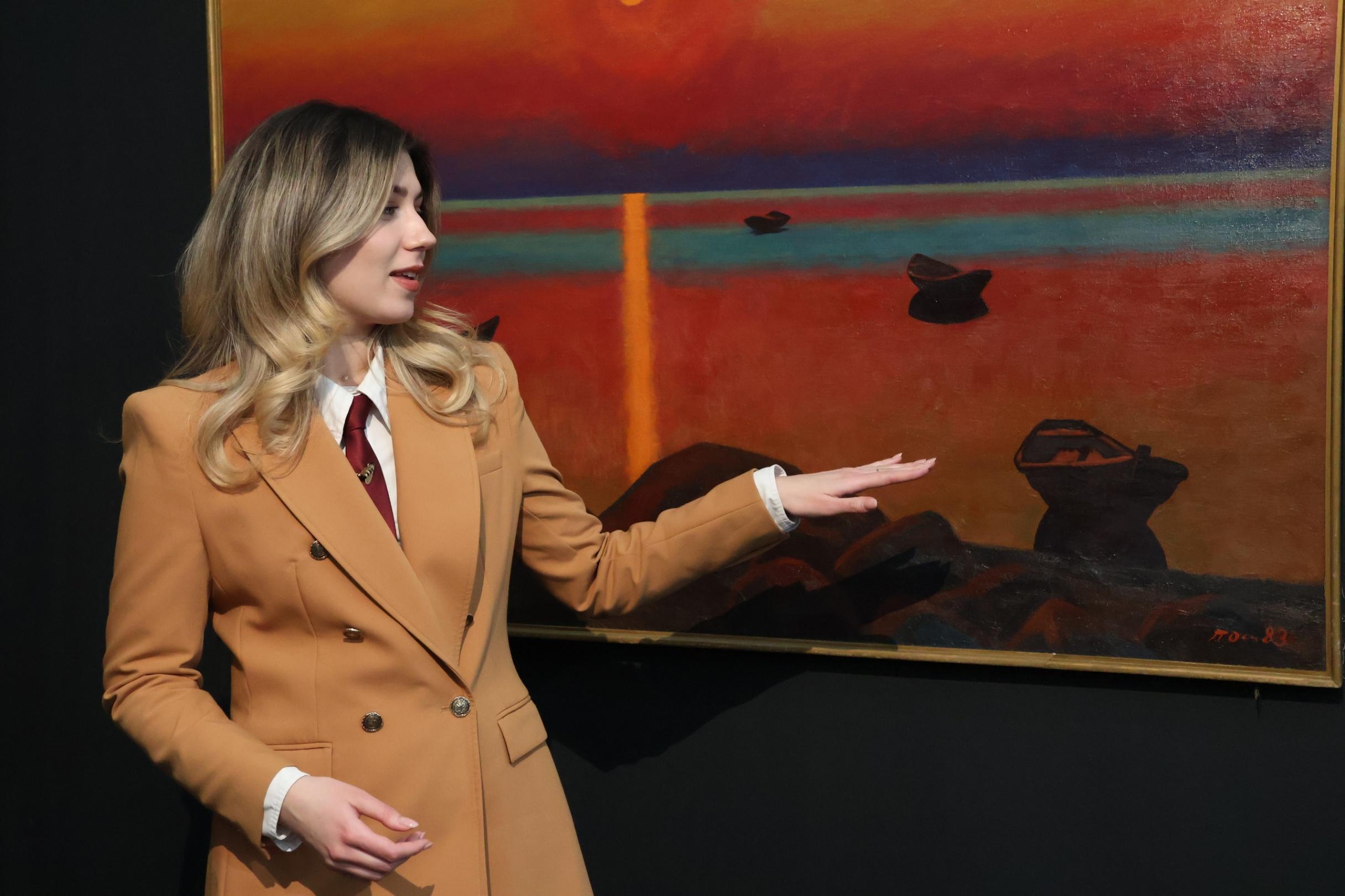 Выставка «Космос красного»