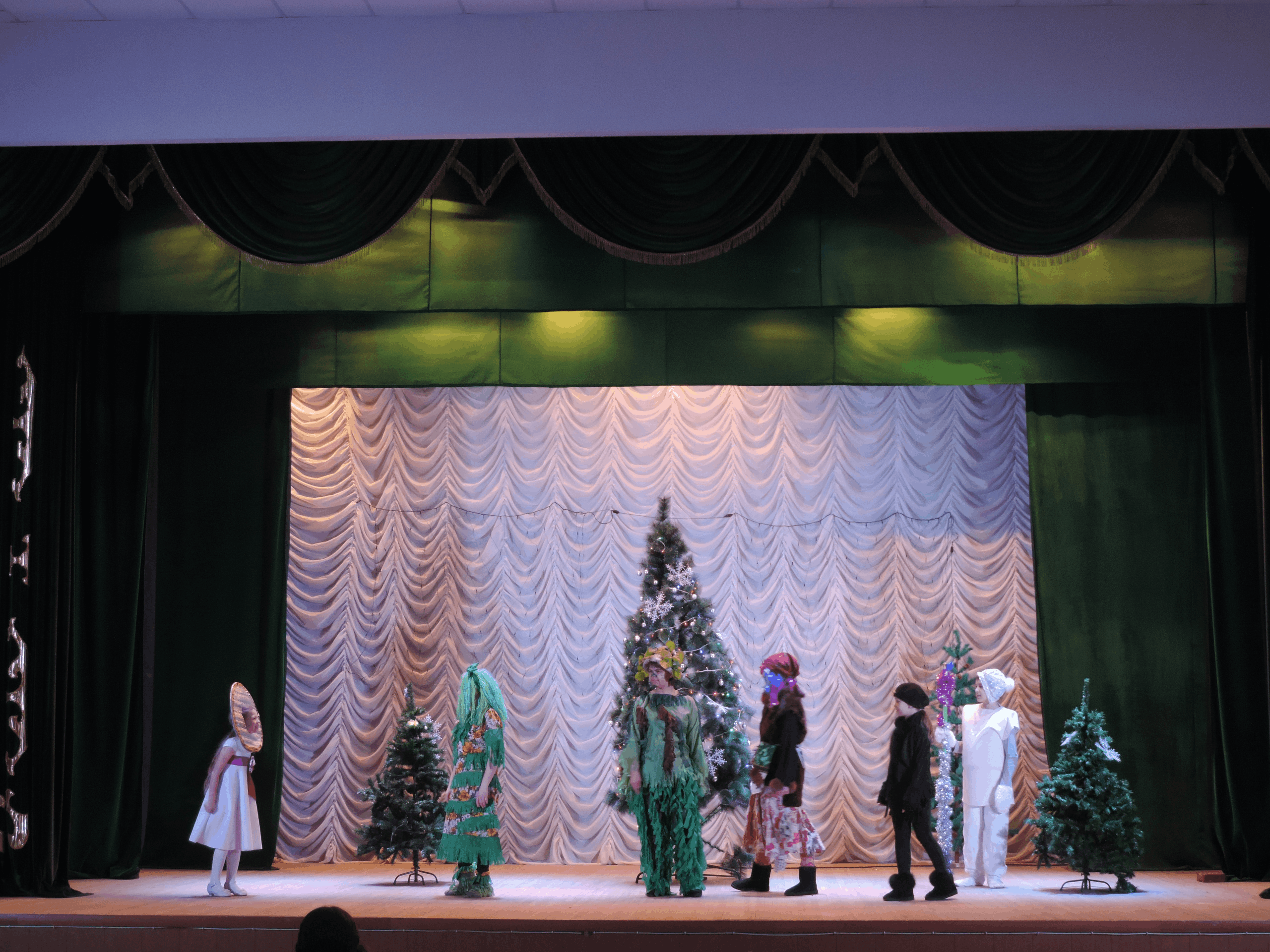 Новогодний утренник «Новогоднее чудо близко»