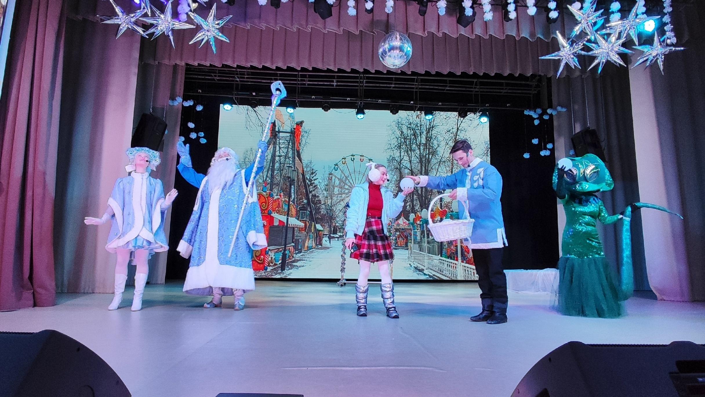 Новогоднее представление «Следствие ведут снеговики»