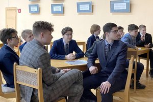 Игра «Три склянки пополудни: занимательное языкознание»