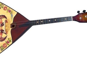 Информационный час «Русское сердце живет в балалайке»