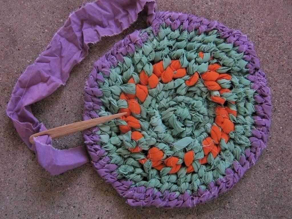Плетение коврика на обруче: мастер-класс с фото