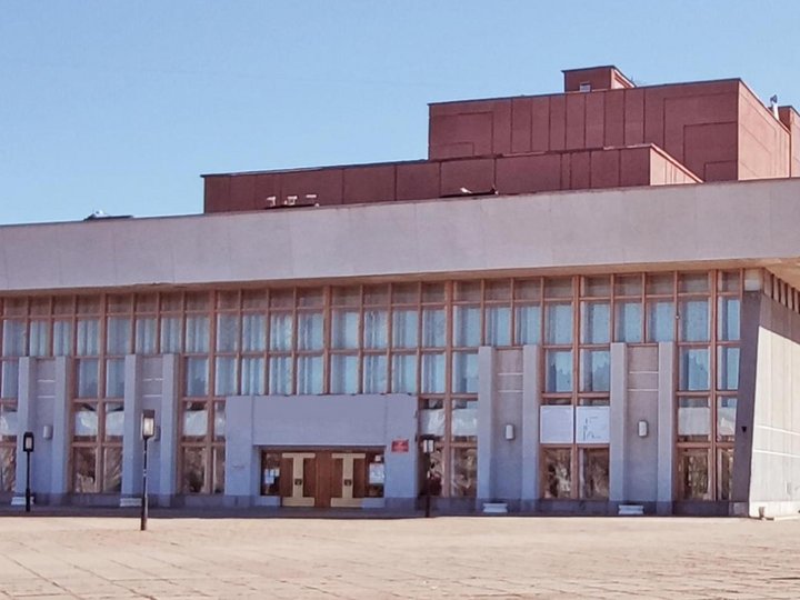 Спектакль «Шум за сценой»