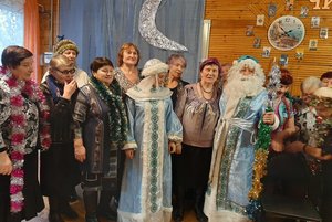 «Новый год стучится в двери»