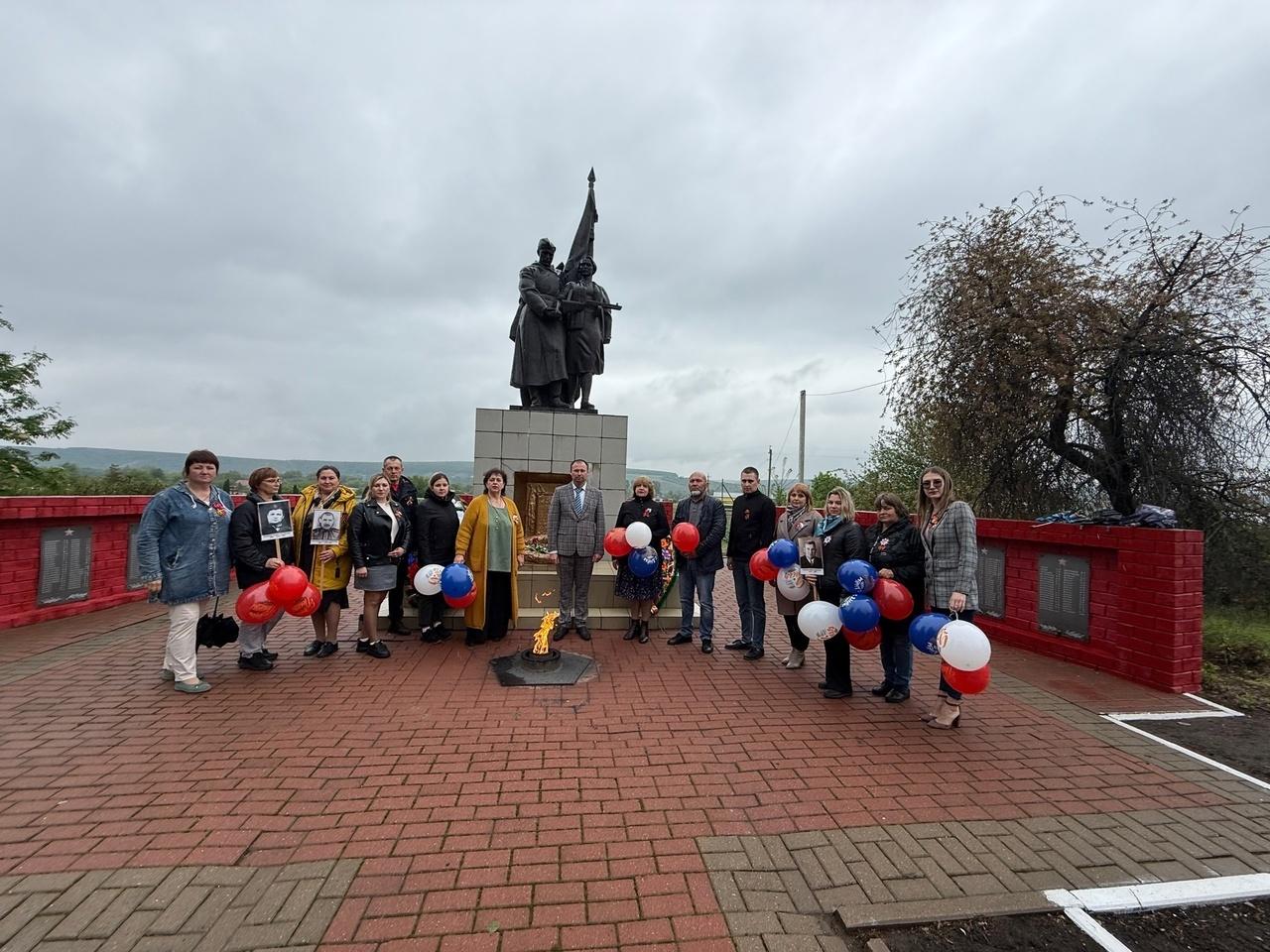 Возложение венков «Память жива»
