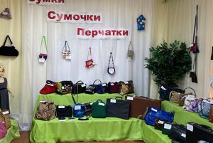 Сумки, сумочки и перчатки