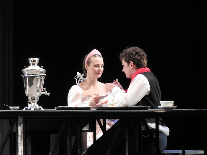 очередной театральный