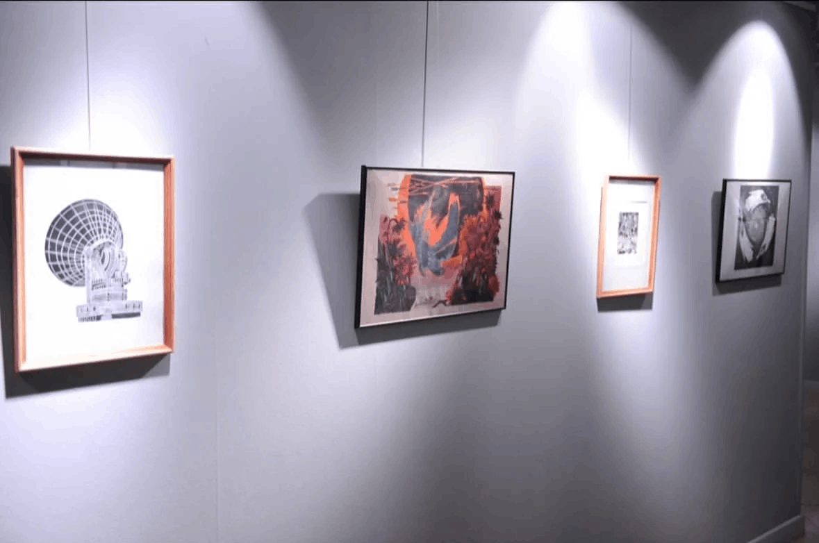 Выставка печатной графики «Между штрихами»