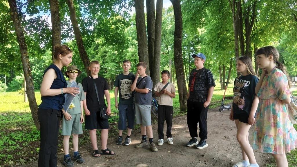«В глубине тенистого парка»