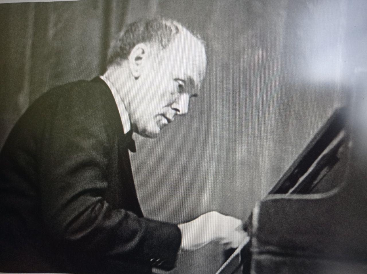 Выдающийся пианист Святослав Рихтер