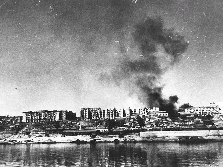 Фотовыставка «Обожжённый войной Сталинград»