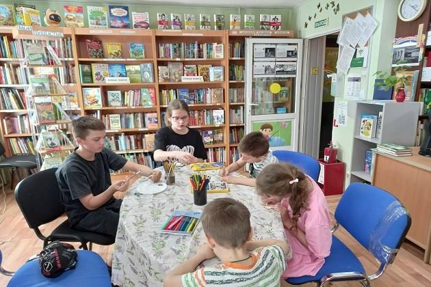 Игрушка из картонной втулки.