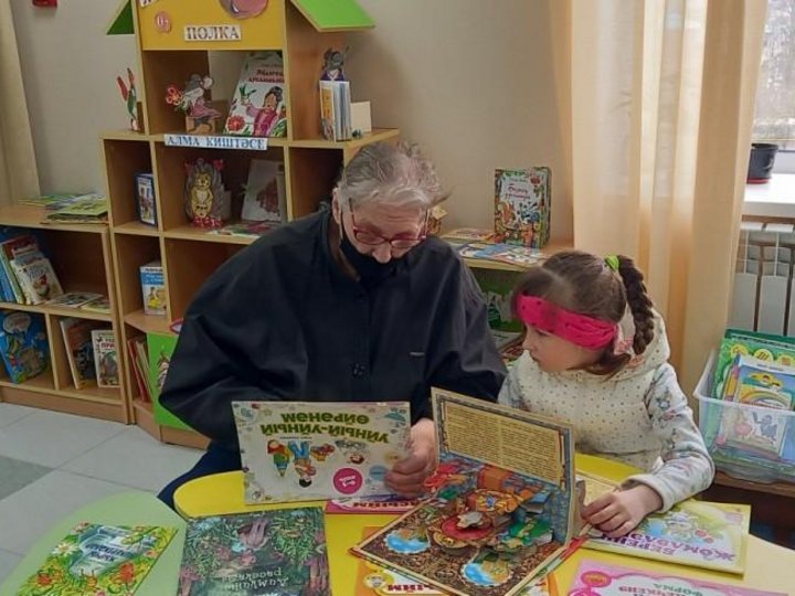 «Читающая бабушка,читающий дедушка»