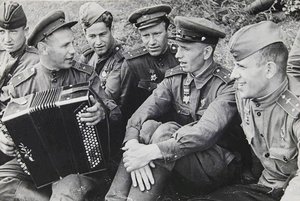 Программа «Песни эти позабыть нельзя. Десять историй о песнях Победы»