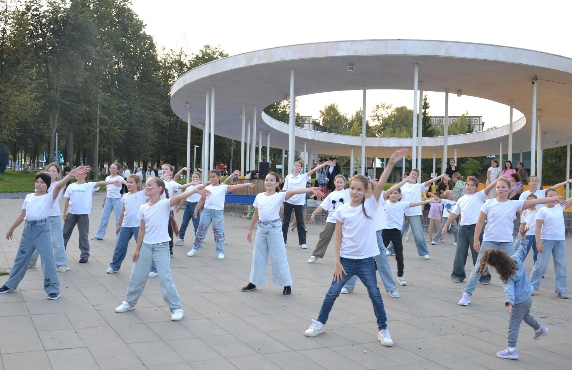 Музыкально-развлекательная программа «Россия-Родина моя!»