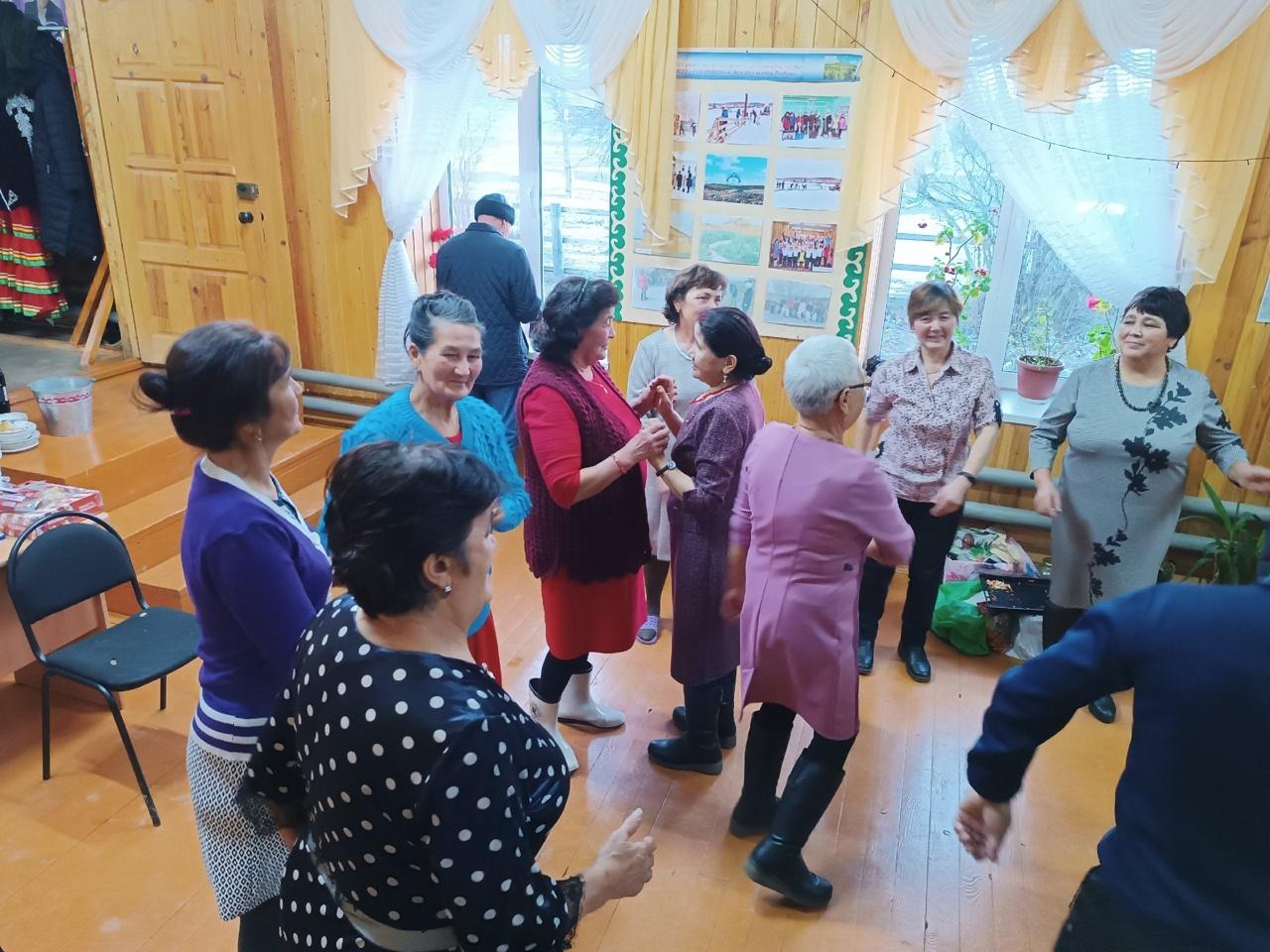 Шоу программа«Танцуют все!»