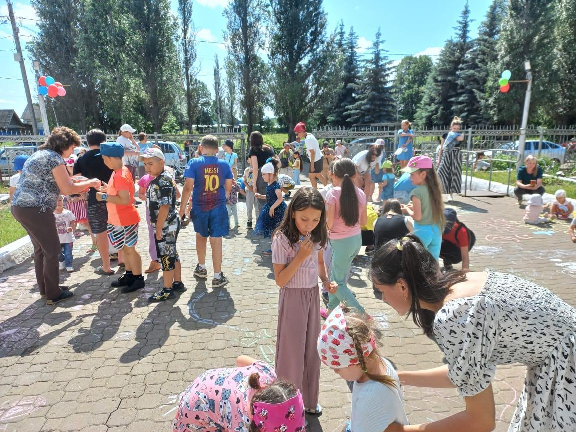 Сказочную дверцу открываем – в страну детства приглашаем!